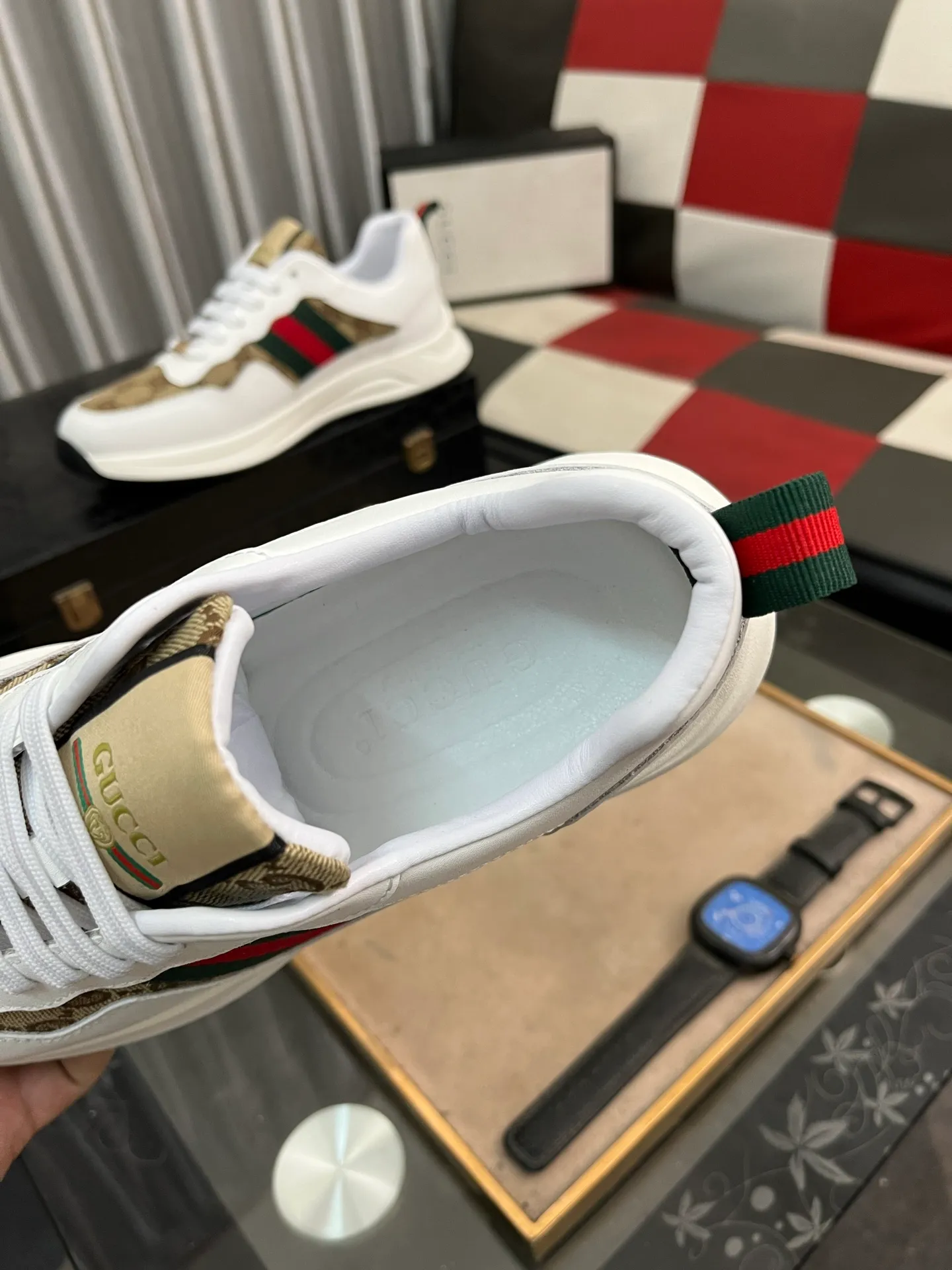 Men's shoes💰420⌚️⌚️[GUCCI] Gucci men's casual shoes are absolutely popular🔥The ultimate matching item for trendy men! The charm of super texture is unstoppable. This is the main recommendation. The upper is made of high-quality cowhide, with pig lining feet and wear-resistant rubber sole. It is noble and elegant! Extremely comfortable🎁🎁You can be as handsome as you want💪 Size 38-44! 2️⃣colors available